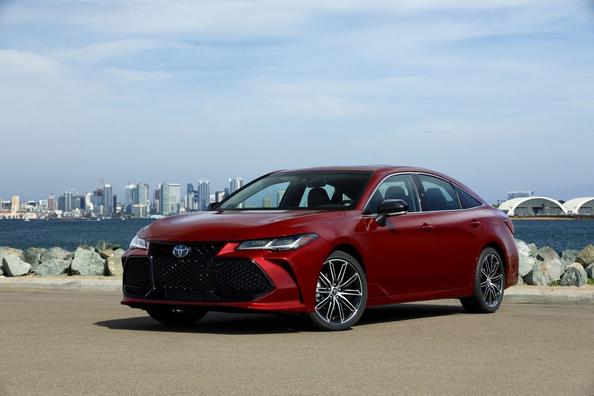 Pátá generace vlajkového sedanu Toyota Avalon Fotografie 1