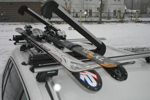Jak správně vybrat nosiče pro přepravu lyží a snowboardů?