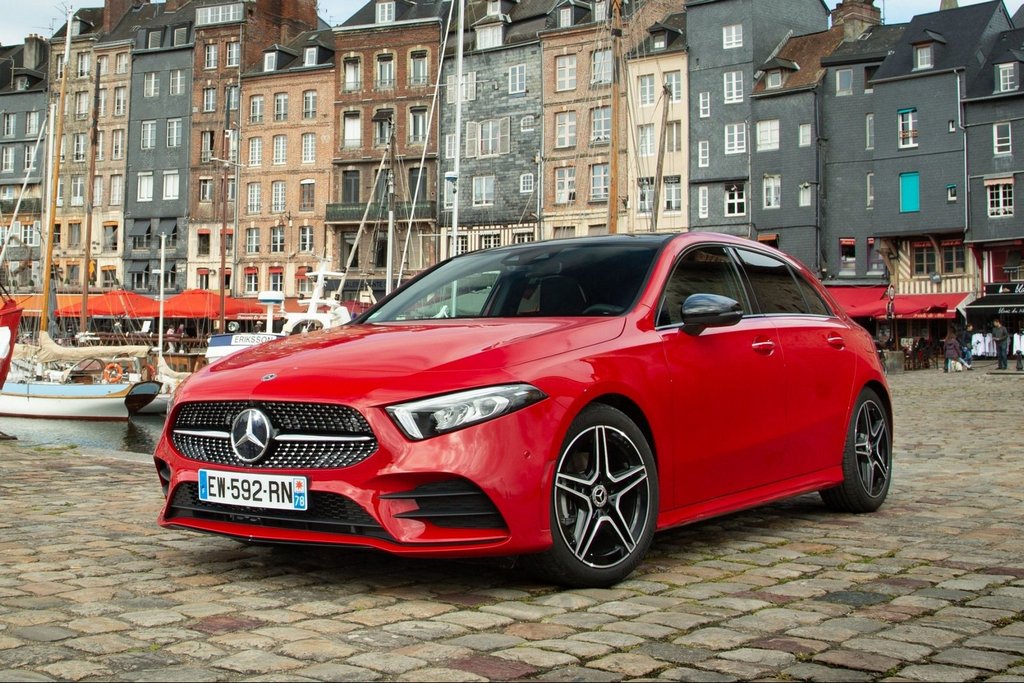 Pětidveřový prémiový hatchback Mercedes-Benz A-class 4. generace