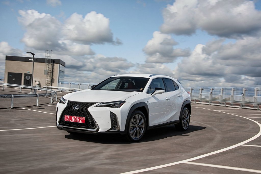 Prémiový městský crossover Lexus UX 200