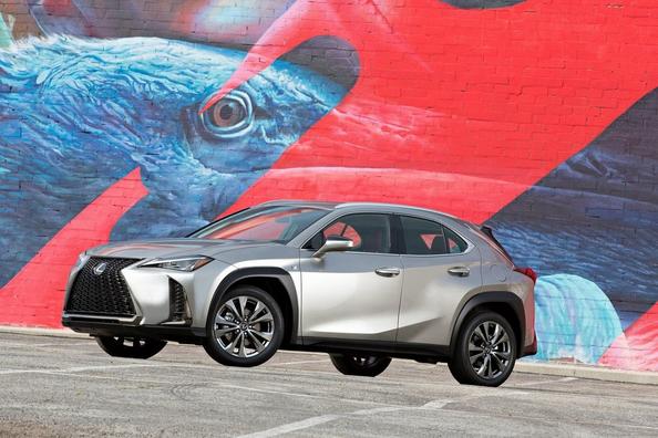Prémiový městský crossover Lexus UX 200