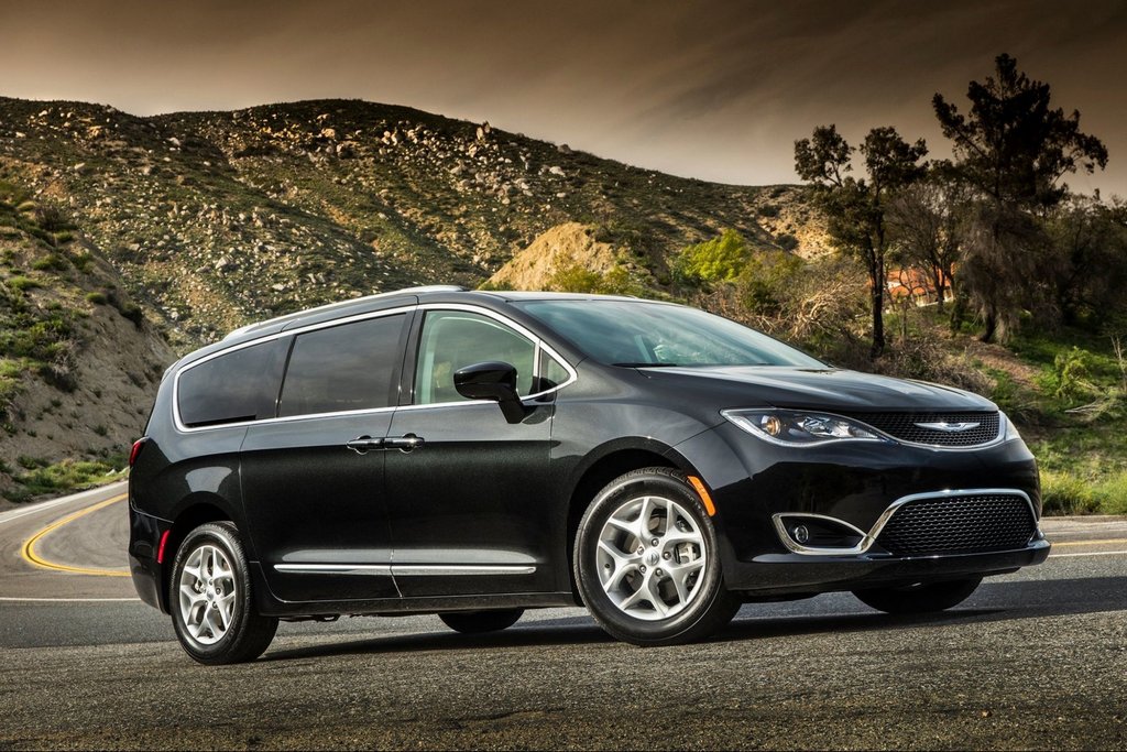 Plnohodnotný sedmimístný minivan Chrysler Pacifica