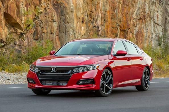 Recenze sedanu Honda Accord desáté generace