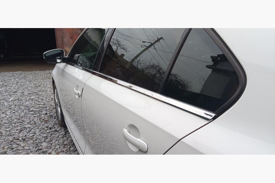 Volkswagen Jetta 2011–2018 Spodní okenní lišty (6 ks, nerez) OmsaLine - černý chrom Fotografie 5