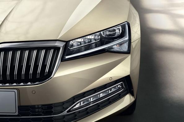 Test modernizovaného liftbacku Skoda Superb 2019 Fotografie 10