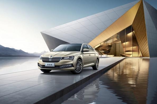 Test modernizovaného liftbacku Skoda Superb 2019 Fotografie 3