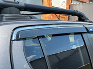 Toyota Hilux 2015– Okenní ofuky s chromovanou lištou (4 ks, Niken) fotografie 7