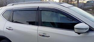 Nissan X-trail T32/Rogue 2014–2021 Ofuky oken s chromovou lištou (4 ks, Niken) fotografie 4