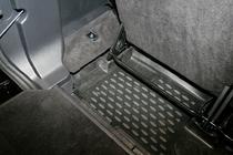 Land Rover Discovery IV 2009–2017 (2010-2014↗) Krátká gumová vana do kufru (Novline) fotografie 2