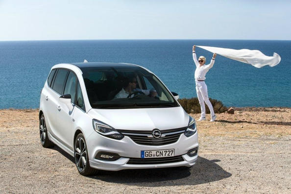 Recenze kompaktního minivanu Opel Zafira