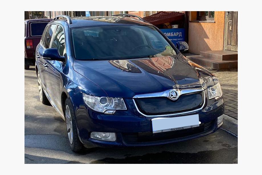 Skoda Superb 2009–2015 Zimní kryt masky chladiče (horní, 2008-2013) Lesklá Fotografie 4