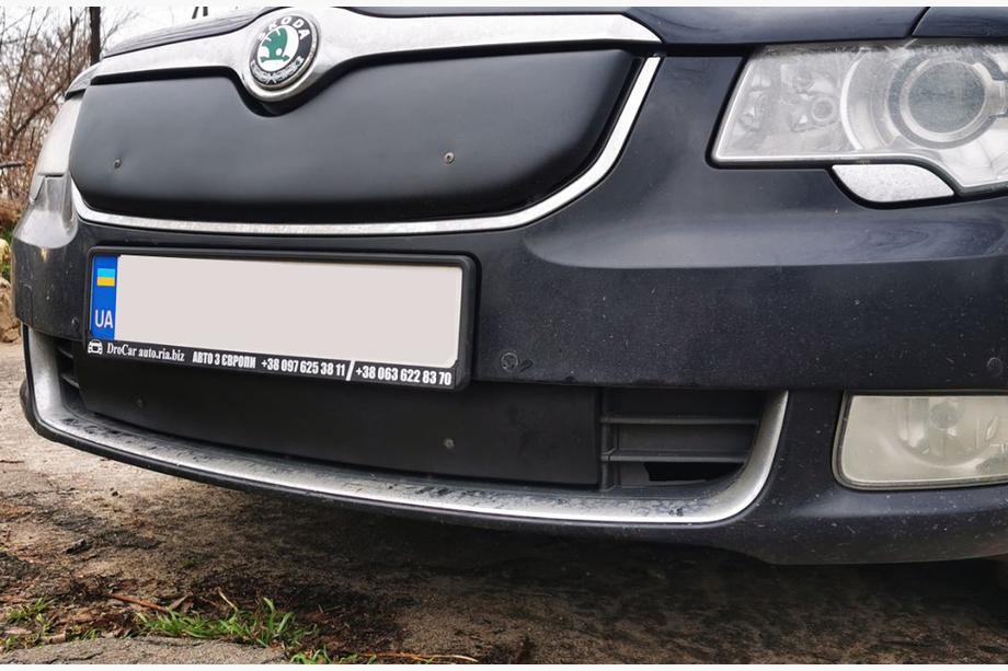 Skoda Superb 2009–2015 Zimní kryt masky chladiče (horní, 2008-2013) Lesklá Fotografie 2