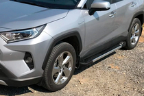 Toyota Rav 4 2019–2025 Boční nášlapy RedLine V1 (2 ks, hliník) fotografie 6