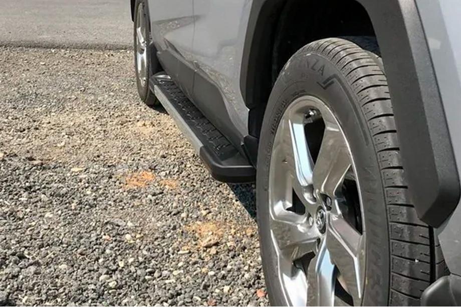 Toyota Rav 4 2019–2025 Boční nášlapy RedLine V1 (2 ks, hliník) Image