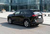Toyota Rav 4 2019–2025 Boční nášlapy Tayga Black (2 ks, hliník) fotografie 1
