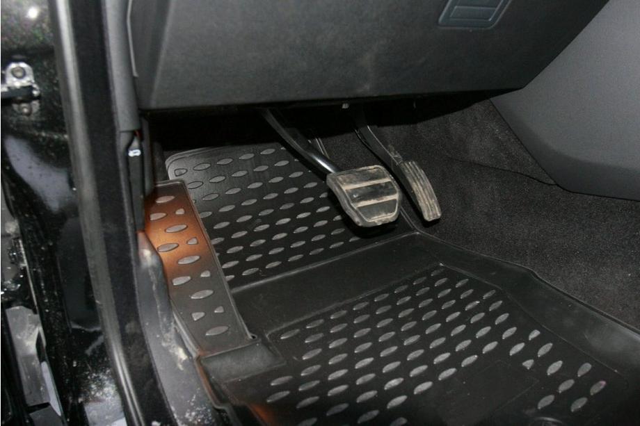 Land Rover Discovery IV 2009–2017 Gumové autokoberce do interiéru (4 ks, Novline) Fotografie 2