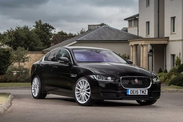 Recenze prémiového sedanu Jaguar XE