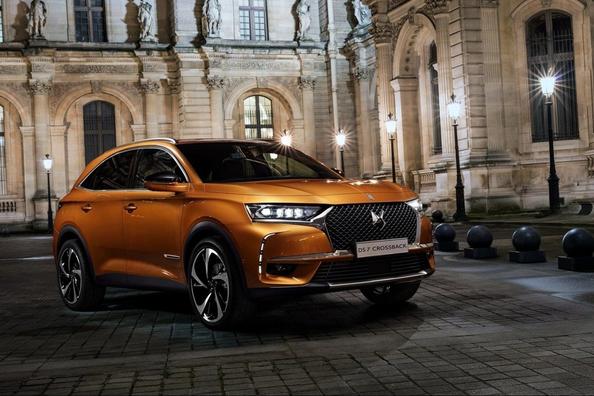 Kompaktní luxusní crossover DS 7 Crossback