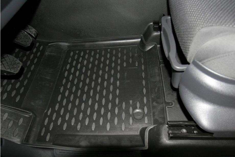 Volkswagen Amarok 2010–2022 Gumové autokoberce do interiéru (4 ks, Novline) Fotografie 2