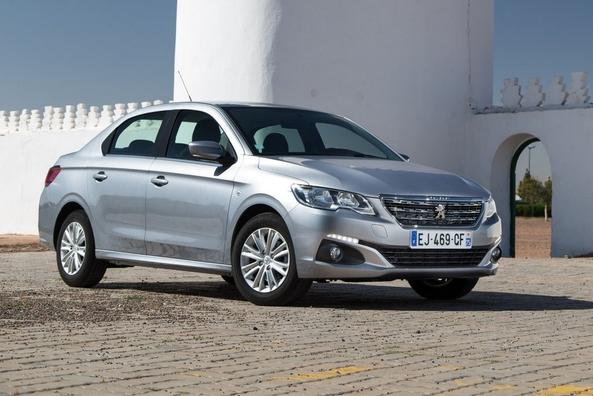 Modernizovaný sedan Peugeot 301