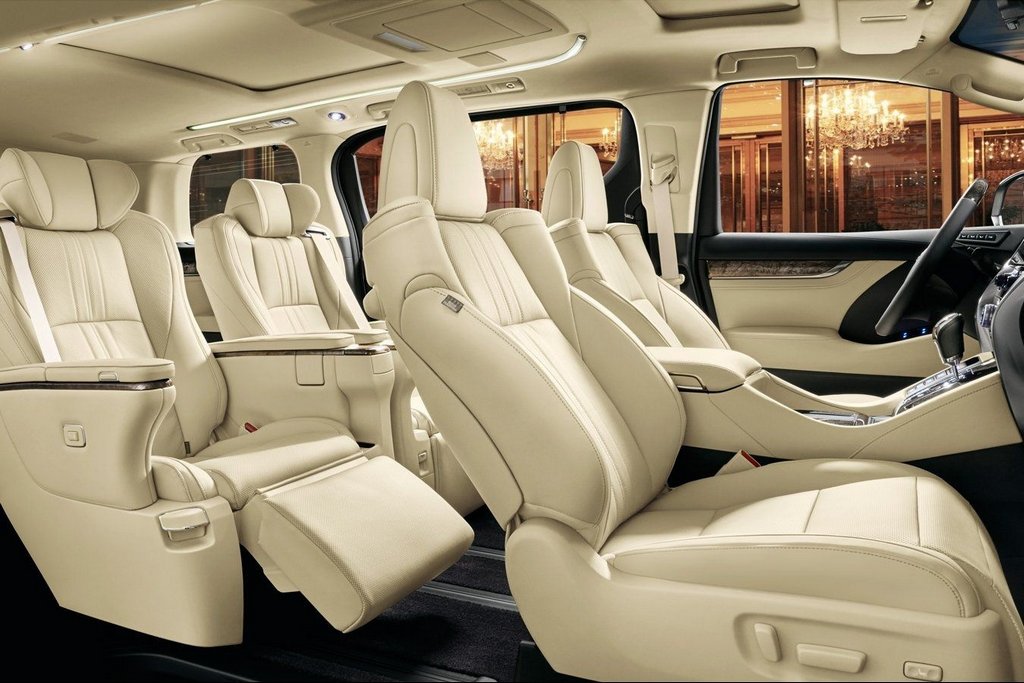 Plnohodnotný luxusní minivan Toyota Alphard