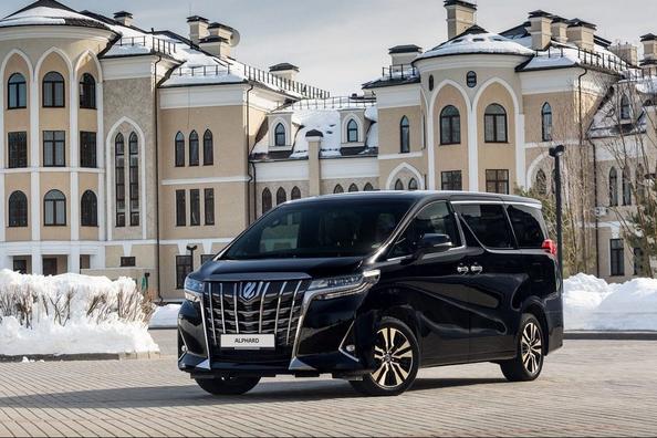 Plnohodnotný luxusní minivan Toyota Alphard