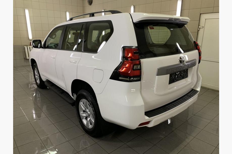 Toyota Land Cruiser Prado 150 2009–2023 Střešní ližiny – turecký design (černé, 2 ks) Kovové patky Fotografie 4