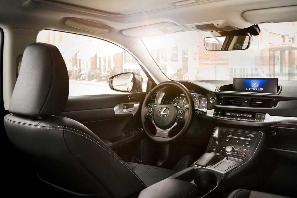 Kompaktní hybridní hatchback Lexus CT 200h
