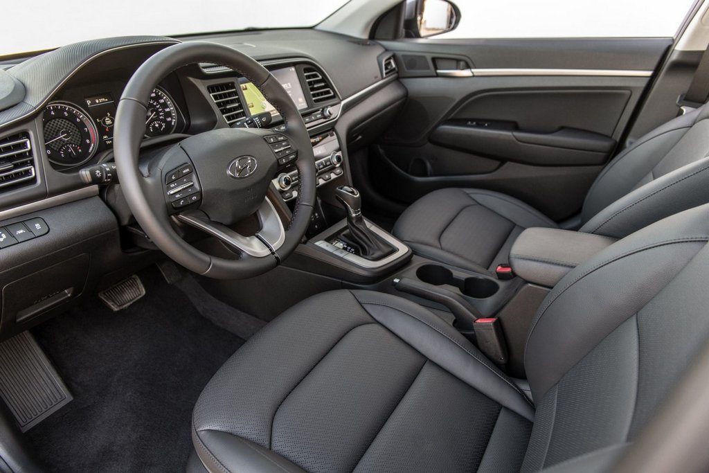 Kompaktní sedan Hyundai Elantra v modernizované podobě