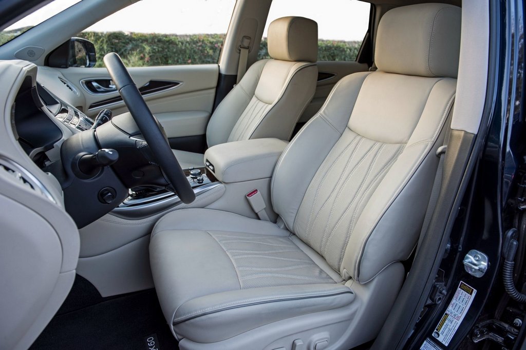 Sedmimístný crossover Infiniti QX60