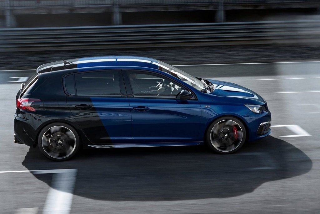 Test nabitého pětidveřového hatchbacku Peugeot 308 GTi