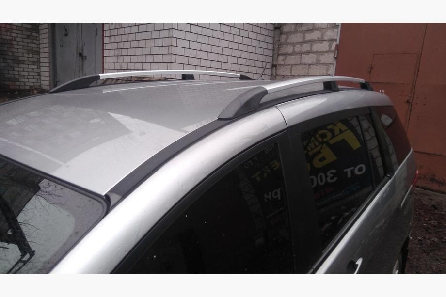 Mazda 5 2010–2018 Hliníkové střešní ližiny (chrom) Plastové patky Fotografie 2
