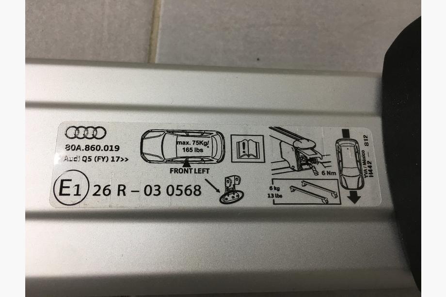 Audi Q5 2017–2025 Příčka na střešní podélníky Originál (2 ks) Fotografie 4