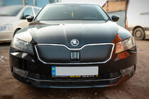 Skoda Superb 2015–2024 Zimní clona masky chladiče (2015-2019, horní) Matná fotografie 2