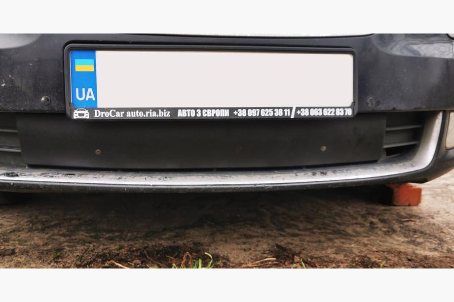 Skoda Superb 2009–2015 Zimní clona na masku chladiče (spodní, 2008-2013) Matná Fotografie 4