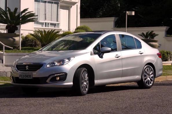 Recenze kompaktního sedanu Peugeot 408