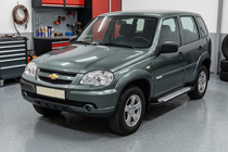 Chevrolet Niva 1998–2020 Boční nášlapy Allmond Grey (2 ks, hliník) fotografie 1