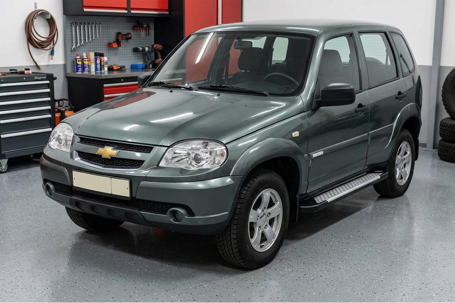 Chevrolet Niva 1998–2020 Boční nášlapy Allmond Grey (2 ks, hliník) Image