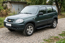 Chevrolet Niva 1998–2020 Boční nášlapy Bosphore Black (2 ks, hliník) fotografie 1