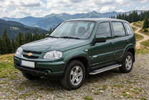 Chevrolet Niva 1998–2020 Boční prahy Maydos V2 (2 ks, hliník ↗ nerez) fotografie 1