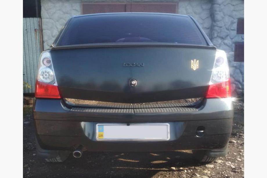 Renault Logan I 2005–2008 Nerezová lišta spodní hrany víka kufru Fotografie 5