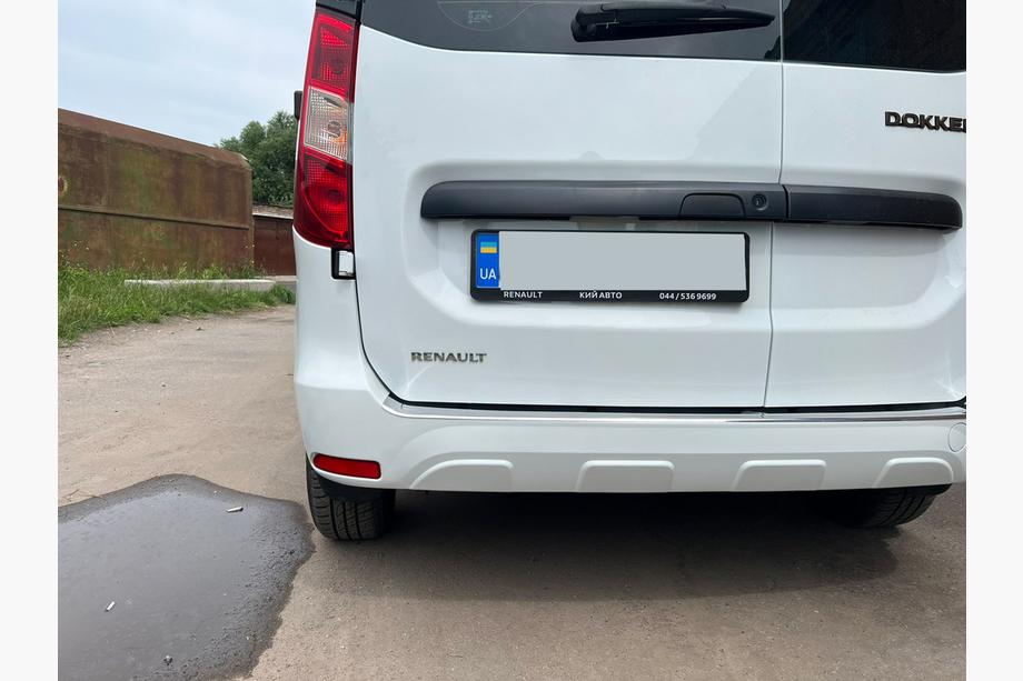 Dacia Dokker 2013–2022 Nerezová lišta na zadní nárazník Carmos Fotografie 3