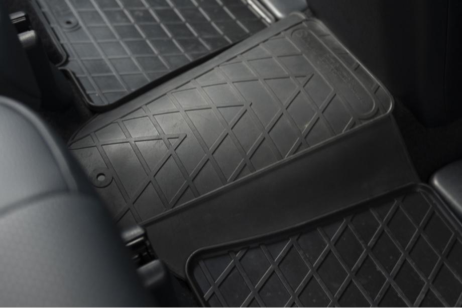 Toyota Land Cruiser Prado 150 2009–2023 Zadní středový kobereček (Stingray Premium) Fotografie 1