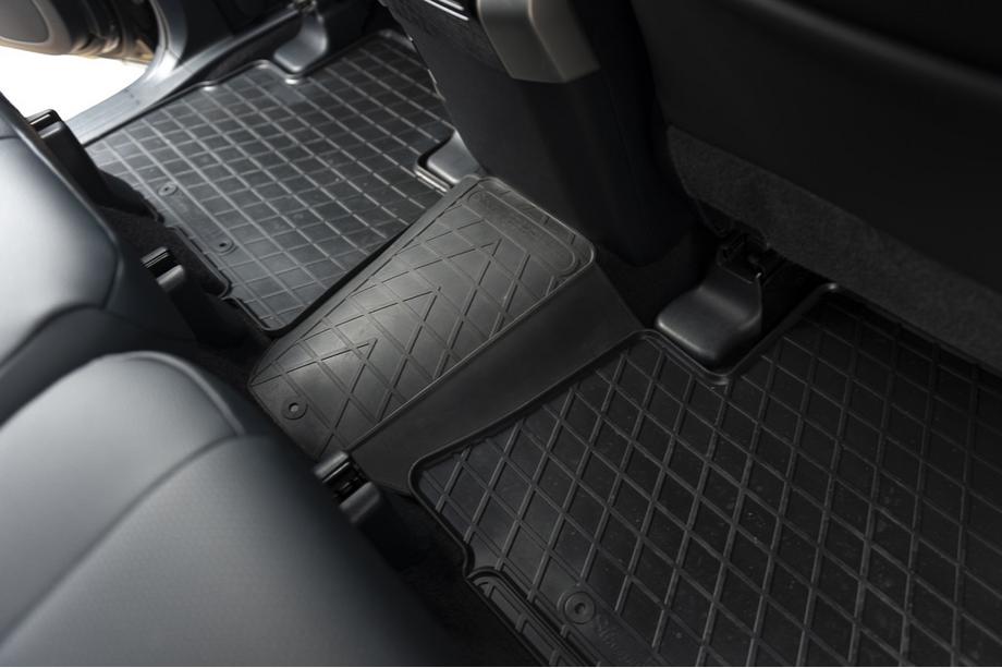 Toyota Land Cruiser Prado 150 2009–2023 Zadní středový kobereček (Stingray Premium) Fotografie 2