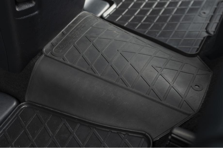 Toyota Land Cruiser Prado 150 2009–2023 Zadní středový kobereček (Stingray Premium) Fotografie 7