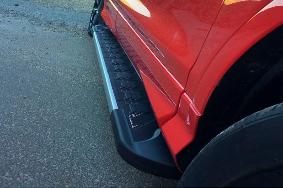 Skoda Karoq 2018– Boční nášlapy RedLine V1 (2 ks, hliník) Image