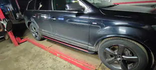 Audi Q7 2005–2015 Boční nášlapy Maya Red (2 ks, hliník) fotografie 4