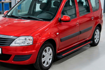 Dacia Logan MCV 2004–2014 Boční nášlapy Maya Red (2 ks, hliník) fotografie 1