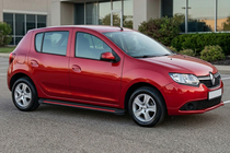Dacia Sandero 2013–2020 Boční nášlapy Maya Red (2 ks, hliník) fotografie 1