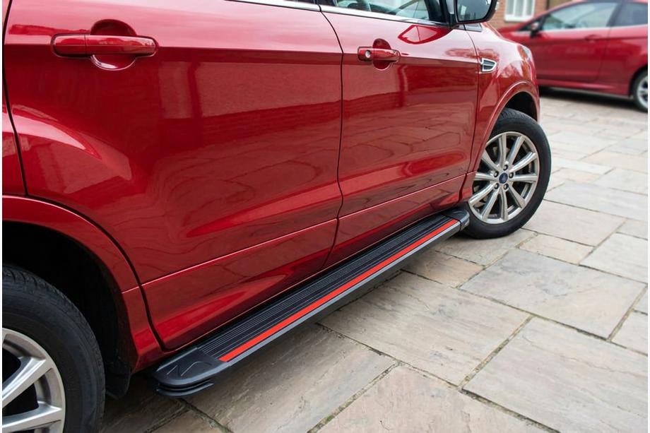 Ford Kuga/Escape 2013–2019 Boční prahy Maya Red (2 ks, hliník) Image